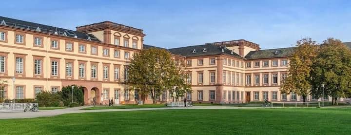 Mannheim Üniversitesi (Universität Mannheim)