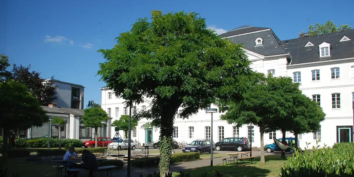 Saar Güzel Sanatlar Yüksekokulu (Hochschule der Bildenden Künste Saar)