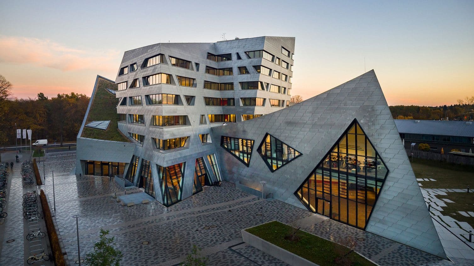 Leuphana Üniversitesi Lüneburg (Leuphana Universität Lüneburg)